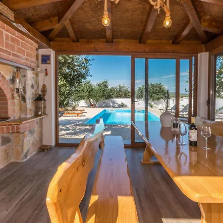 2 Bedroom Lovely In