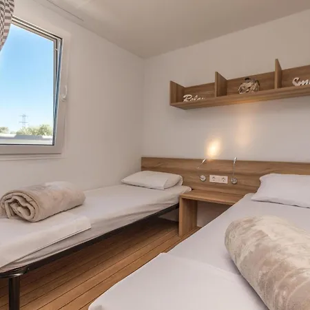 2 Bedroom Lovely In Holiday home