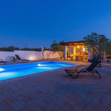 2 Bedroom Lovely In *
