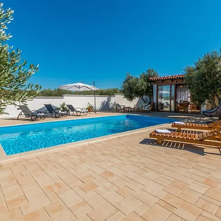Holiday home 2 Bedroom Lovely In