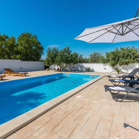 2 Bedroom Lovely In Holiday home Biograd Na Moru