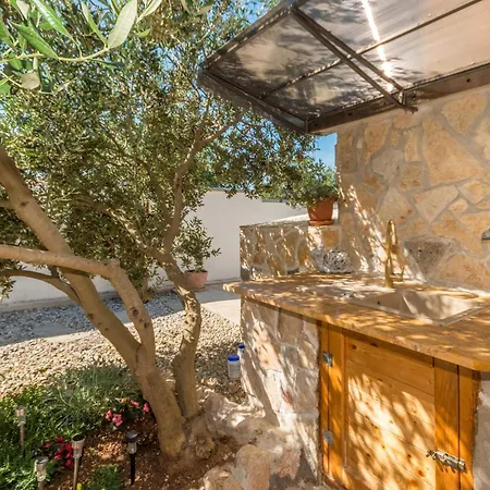 2 Bedroom Lovely In * Biograd Na Moru